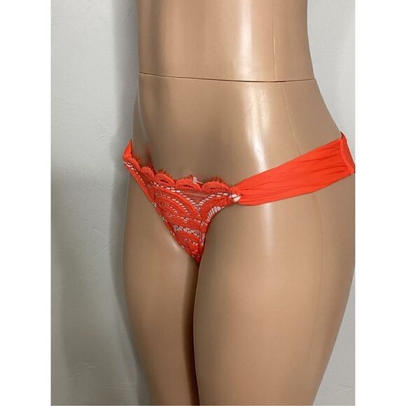 New. Pilyq lace fanned full bikini bottom. Medium - Picture 6 of 8